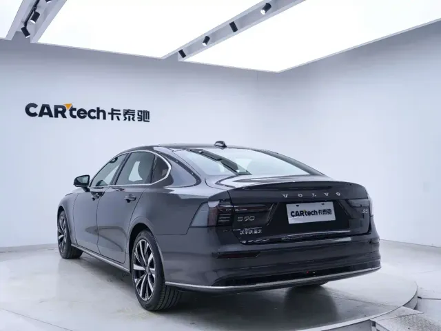 Volvo S90 — Фото автомобиля 16