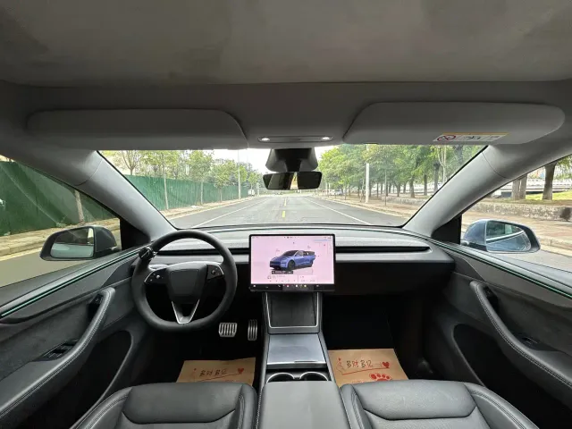 Tesla Model Y — Фото автомобиля 4