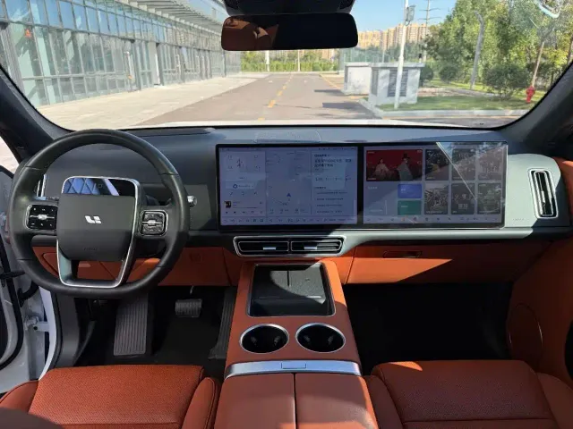 Li Auto L7 — Фото автомобиля 8