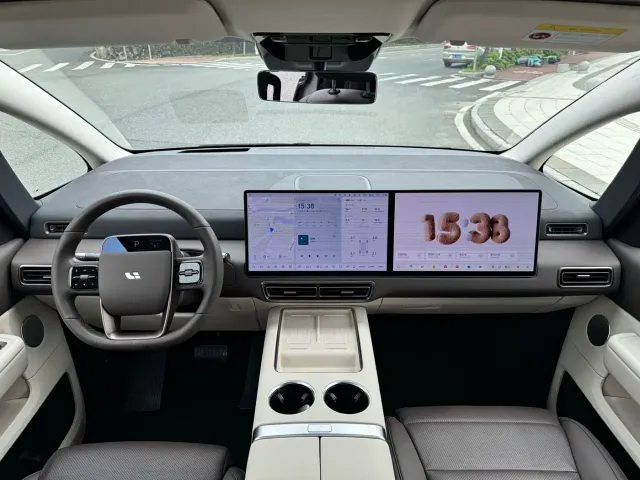 Li Auto MEGA — Фото автомобиля 10