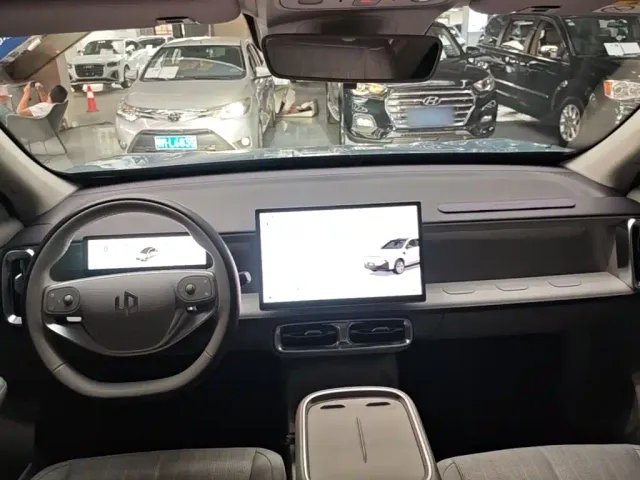 Leapmotor B10 — Фото автомобиля 9