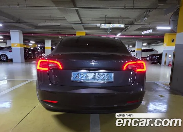 Tesla Model 3 — Фото автомобиля 4