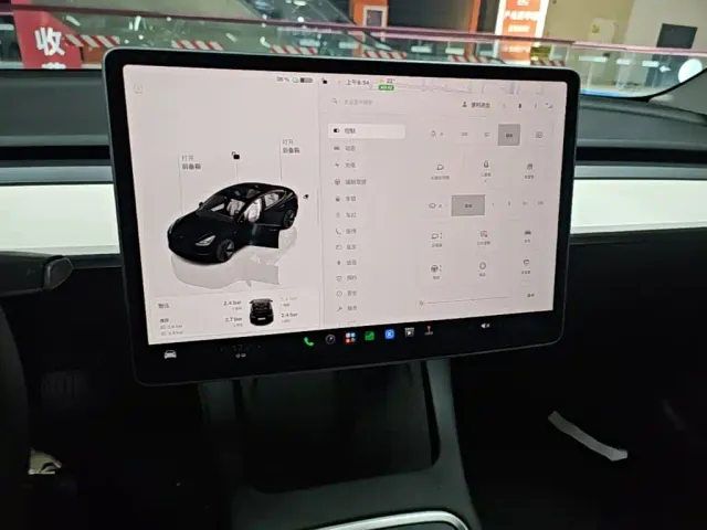 Tesla Model 3 — Фото автомобиля 12