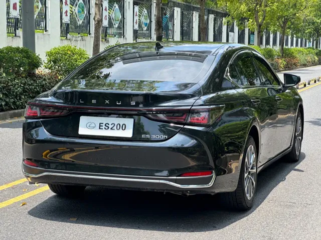 Lexus ES — Фото автомобиля 11