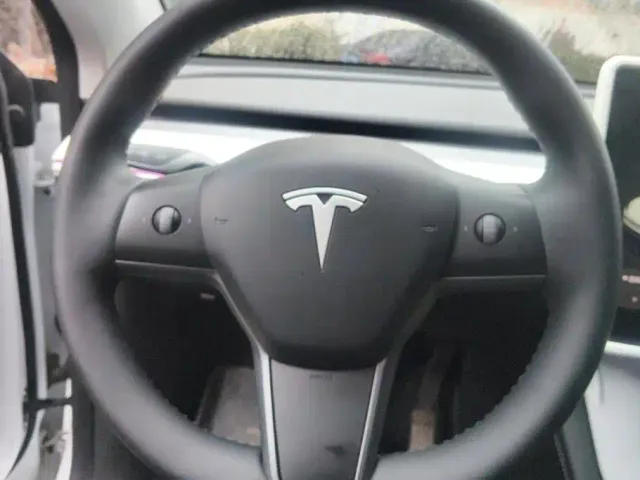 Tesla Model Y — Фото автомобиля 15