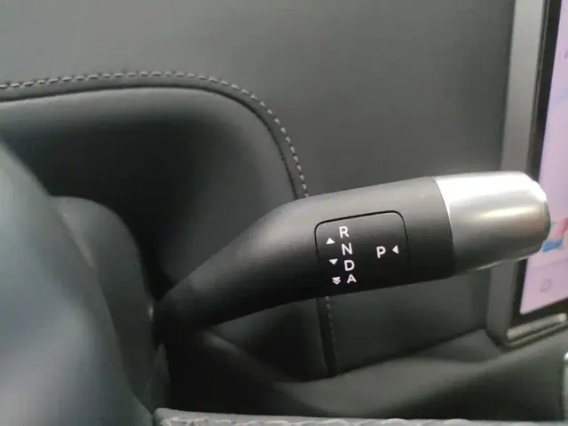 Li Auto L8 — Фото автомобиля 13