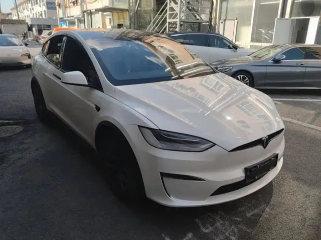 Tesla Model X — Фото автомобиля 3