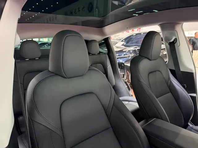 Tesla Model Y — Фото автомобиля 11