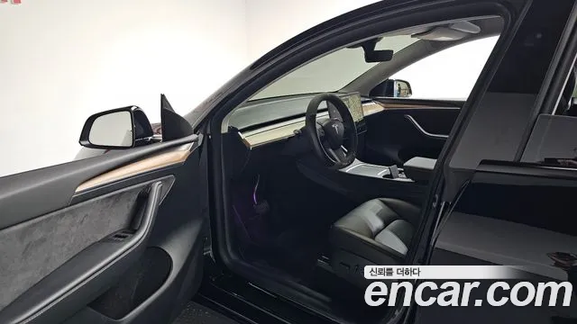 Tesla Model Y — Фото автомобиля 15