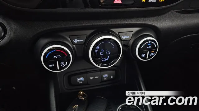Hyundai Venue — Фото автомобиля 27