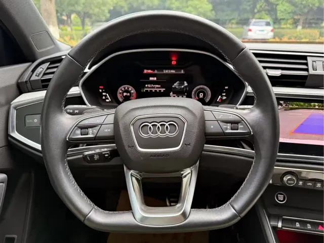 Audi Q3 — Фото автомобиля 13