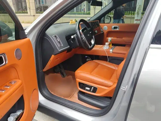 Li Auto L8 — Фото автомобиля 13