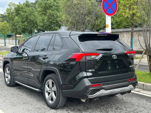 Toyota RAV4 — Фото автомобиля 6