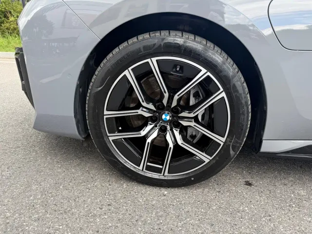 BMW i7 — Фото автомобиля 5