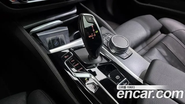 BMW 5-Series — Фото автомобиля 9