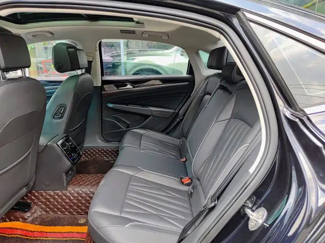 Volkswagen Passat — Фото автомобиля 8