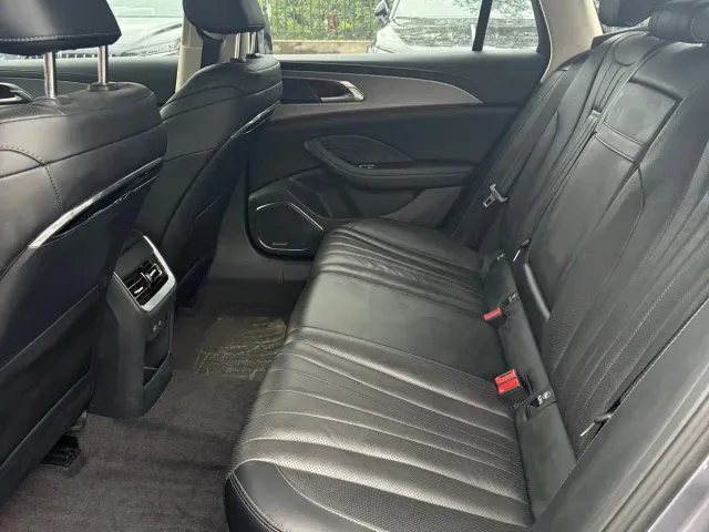 Hongqi H5 — Фото автомобиля 6