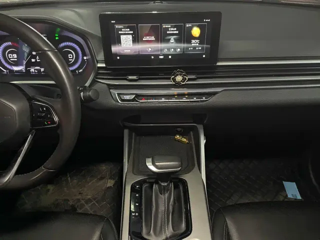 Geely Emgrand — Фото автомобиля 8