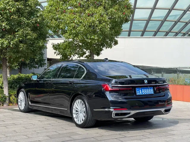 BMW 7 Series — Фото автомобиля 7