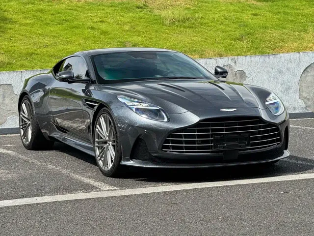 Aston Martin DB12 — Фото автомобиля 7