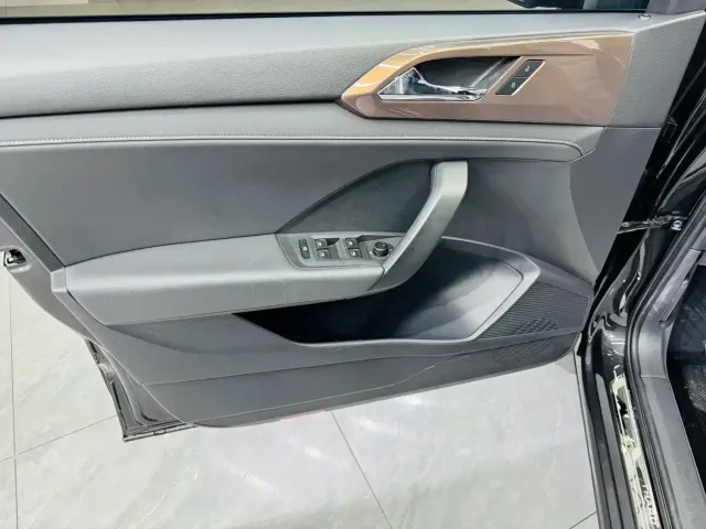 Volkswagen Tharu — Фото автомобиля 8