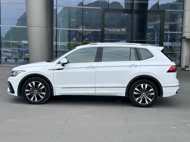 Volkswagen Tiguan L — Фото автомобиля 4
