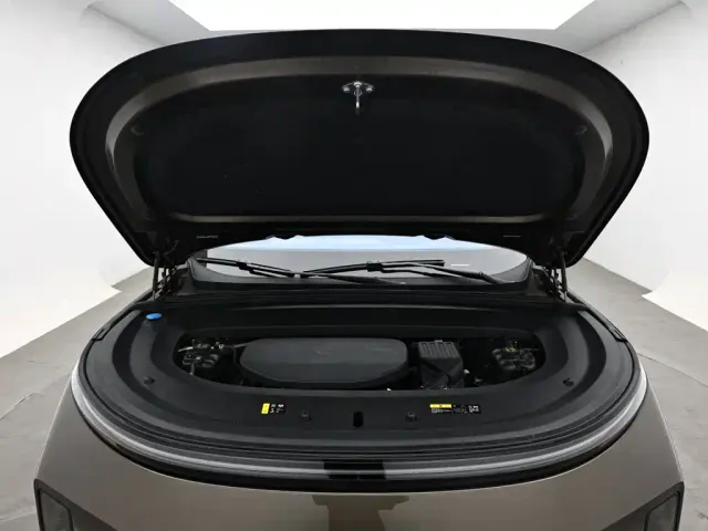 Li Auto Li Xiang L9 — Фото автомобиля 17