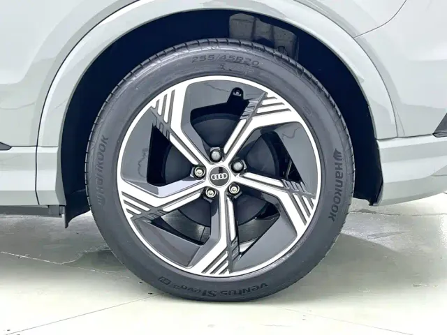 Audi Q4 e-tron — Фото автомобиля 5