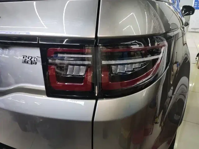 Land Rover Discovery Sport — Фото автомобиля 7
