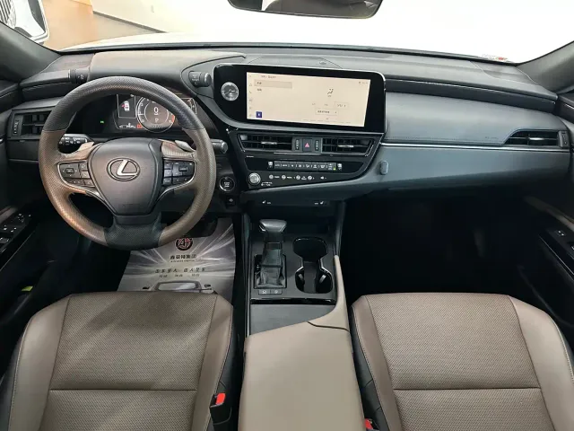 Lexus ES — Фото автомобиля 19