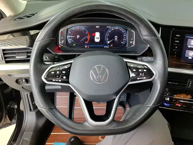 Volkswagen Passat — Фото автомобиля 15