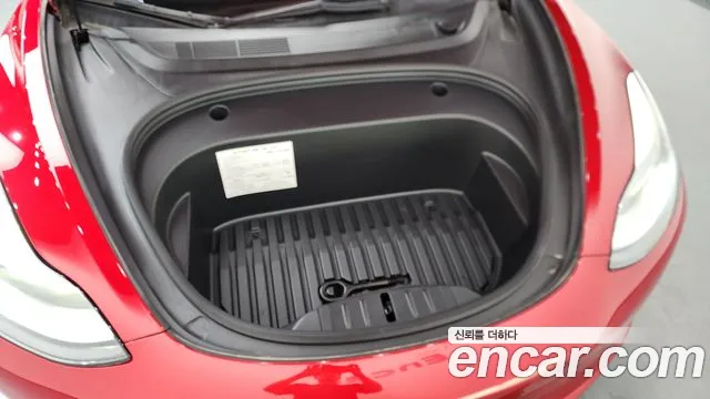Tesla Model 3 — Фото автомобиля 6