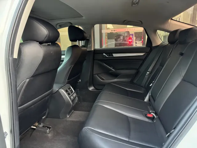 Honda Accord — Фото автомобиля 7