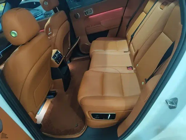 Li Auto L7 — Фото автомобиля 16