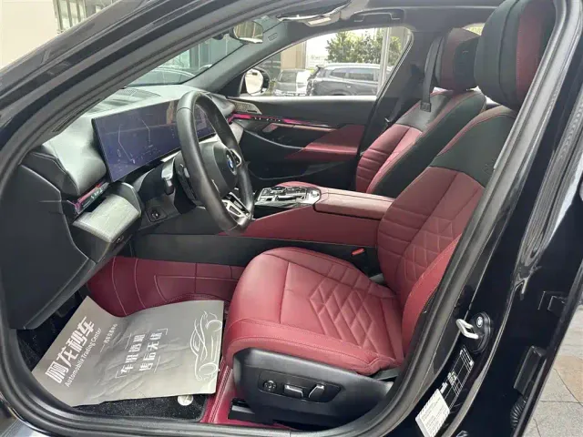 BMW 5 Series — Фото автомобиля 11