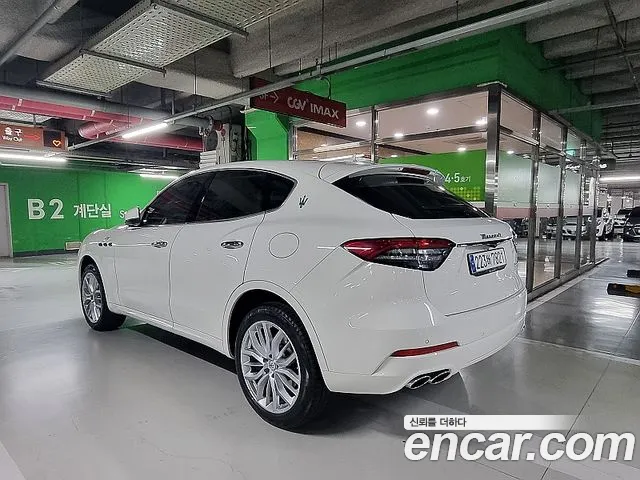 Maserati Levante — Фото автомобиля 3