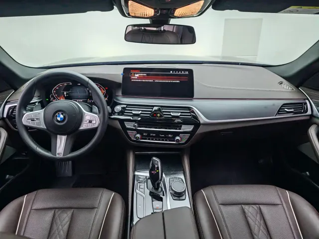 BMW 5 Series — Фото автомобиля 15