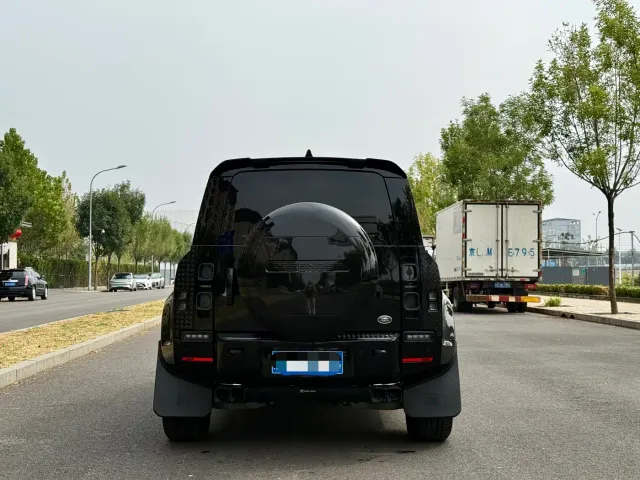 Land Rover Defender — Фото автомобиля 6