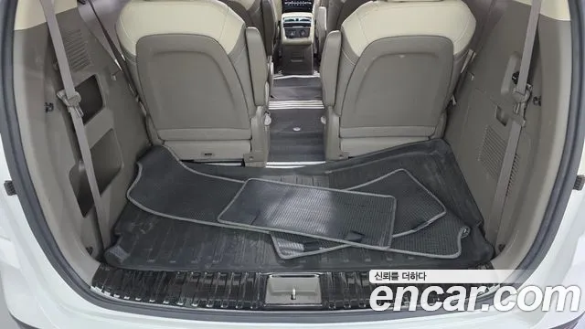 Kia Carnival Generation 4 — Фото автомобиля 22