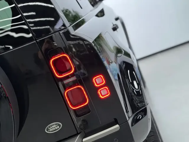 Land Rover Defender — Фото автомобиля 19