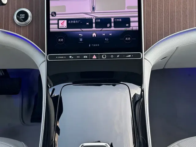 Mercedes-Benz EQE SUV — Фото автомобиля 23