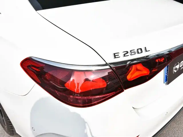 Mercedes-Benz E-Class — Фото автомобиля 6