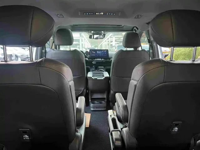Toyota Sienna — Фото автомобиля 14