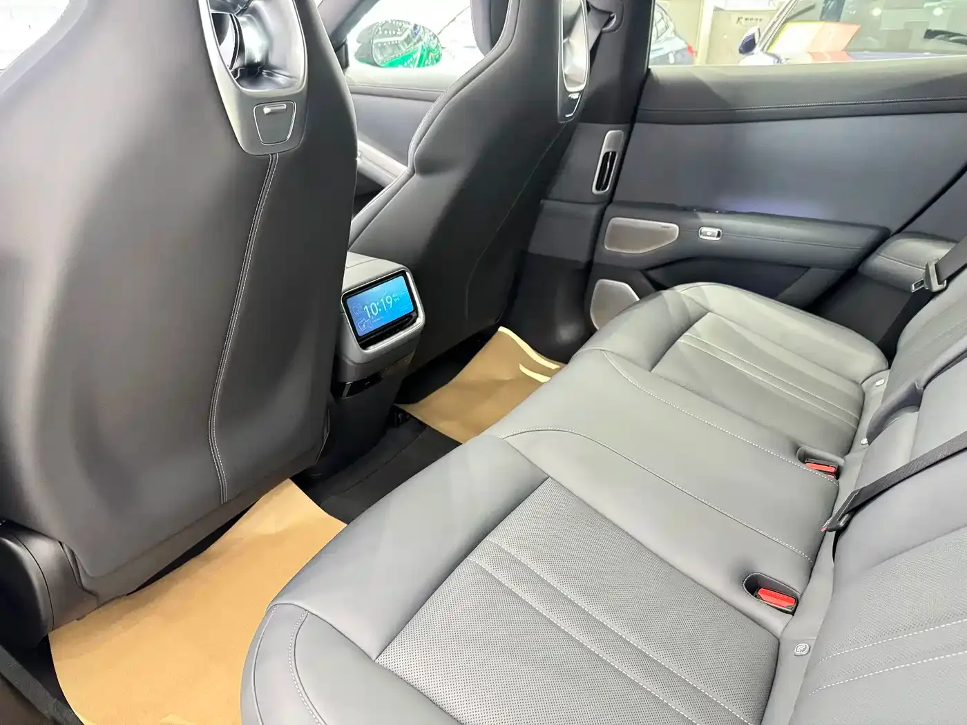 Xiaomi Auto Xiaomi YU7 2025 Extended Range RWD Edition — Фото автомобиля 9