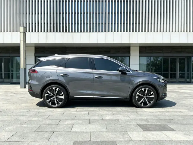 BYD Tang — Фото автомобиля 11
