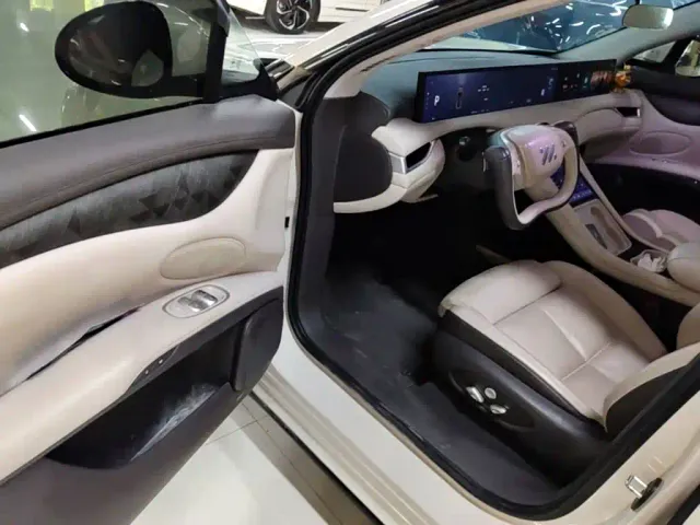 IM Motors LS6 — Фото автомобиля 11