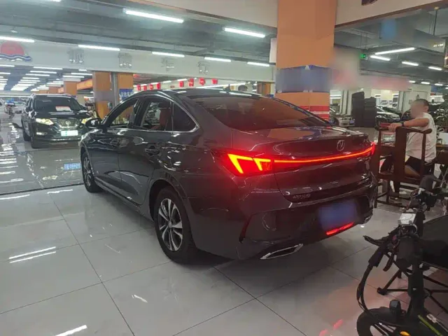 Changan Eado — Фото автомобиля 4