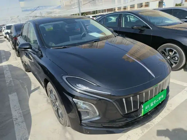 Hongqi E-QM5 — Фото автомобиля 3