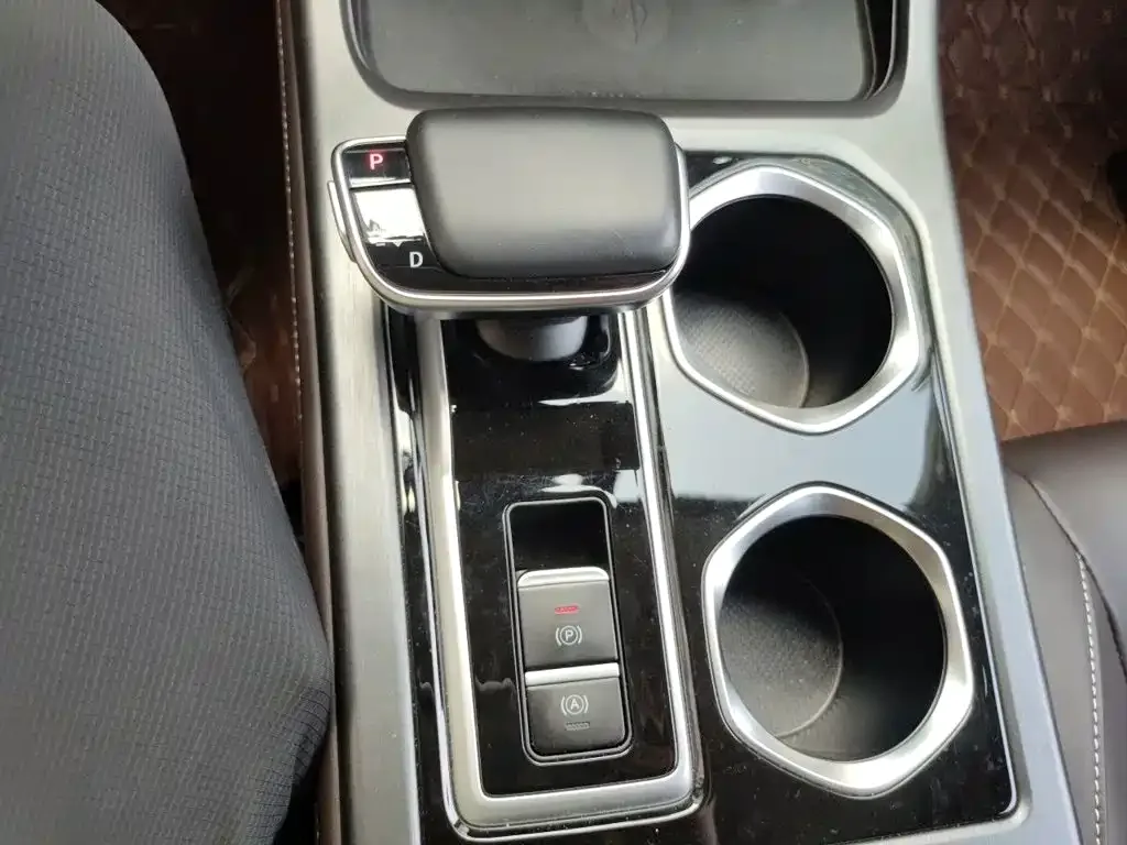 BAW (Beijing Automobile Works) Ruisheng Ace M7 2023 2.0L Auto Long Wheelbase Business 7-seater — Фото автомобиля 15