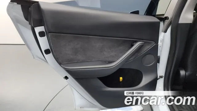 Tesla Model Y — Фото автомобиля 14